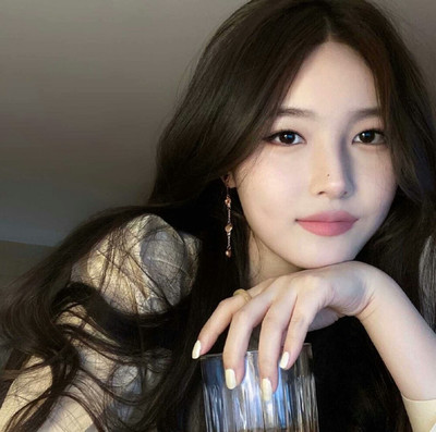 校花被当众扒内裤任人玩弄——性别暴力事件引全网关注，共议文明共处与安全校园环境_: 令人深思的评论，究竟想传达什么？