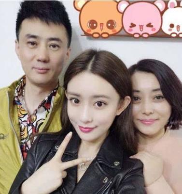 灰原哀被❌c🐻扒衣服事件引发热议 社会各界联手保护未成年人权益_: 备受关注的事件，难道不配有更多聚焦吗？