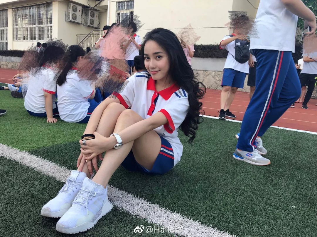 龙珠18号爆乳把屁股扒开——揭秘猪场背后的动物福利与健康养殖新趋势_: 持续产生的争议，是否让我们感到无奈？